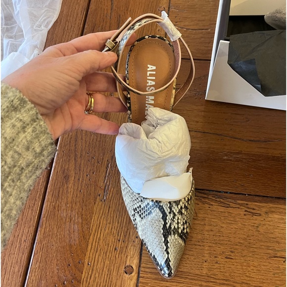 Gorgeous! Snake skin heels !!!! New in box never worn!!!! - Picture 1 of 11